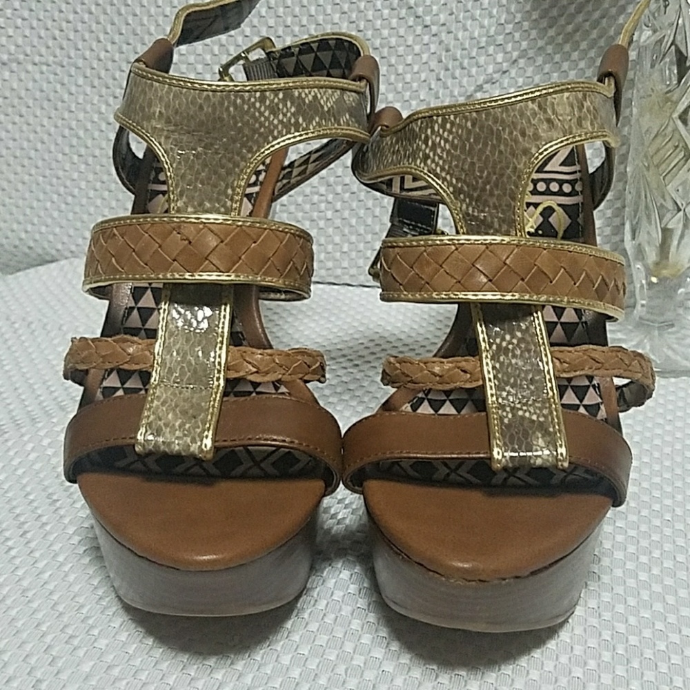 Jessica Simpson wedges 7.5